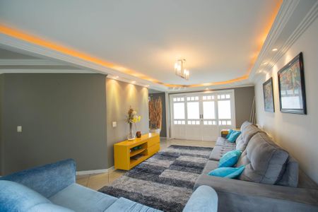 Casa para alugar com 1000m², 6 quartos e 4 vagas Casa para alugar com 1000m², 6 quartos e 4 vagasSala