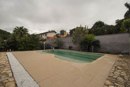 Casa para alugar com 1000m², 6 quartos e 4 vagas Casa para alugar com 1000m², 6 quartos e 4 vagasPiscina