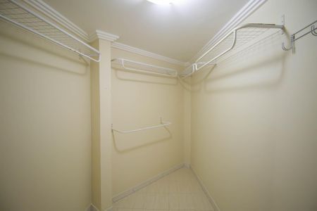 Casa para alugar com 1000m², 6 quartos e 4 vagas Casa para alugar com 1000m², 6 quartos e 4 vagasCloset da suíte 2