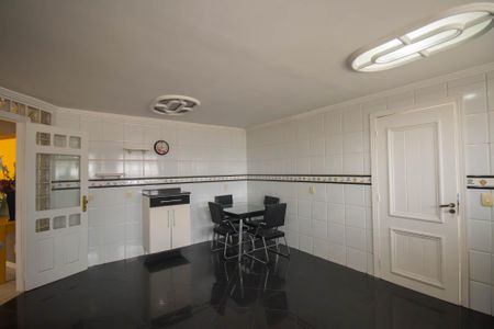 Casa para alugar com 1000m², 6 quartos e 4 vagas Casa para alugar com 1000m², 6 quartos e 4 vagasCozinha