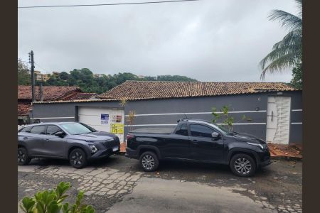 Casa para alugar com 1000m², 6 quartos e 4 vagas Casa para alugar com 1000m², 6 quartos e 4 vagasFachada