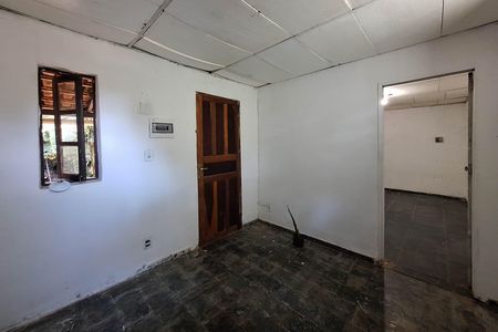 Casa para alugar com 40m², 1 quarto e 1 vaga Casa para alugar com 40m², 1 quarto e 1 vagaSala