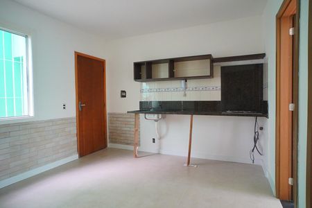 Sala_Cozinha  de apartamento à venda com 2 quartos, 40m² em Humaitá, Porto Alegre