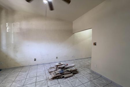 Casa à venda com 90m², 3 quartos e sem vaga Casa à venda com 90m², 3 quartos e sem vagaSala