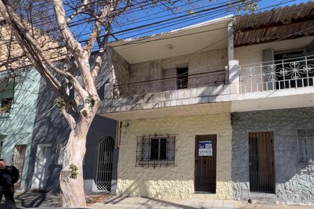 Casa à venda com 90m², 3 quartos e sem vaga Casa à venda com 90m², 3 quartos e sem vagaFachada