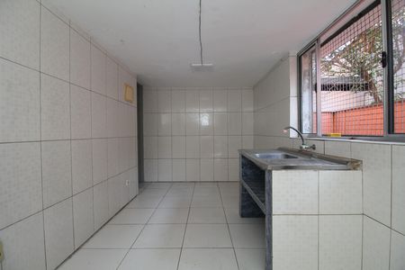 Cozinha de casa para alugar com 1 quarto, 50m² em Vila Pirajussara, São Paulo