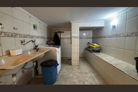 Casa à venda com 118m², 4 quartos e 4 vagas Casa à venda com 118m², 4 quartos e 4 vagasÁrea de Serviço - Porão