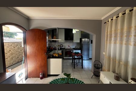 Casa à venda com 118m², 4 quartos e 4 vagas Casa à venda com 118m², 4 quartos e 4 vagasCozinha