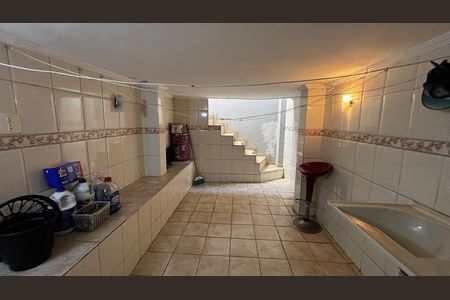 Casa à venda com 118m², 4 quartos e 4 vagas Casa à venda com 118m², 4 quartos e 4 vagasÁrea de Serviço - Porão