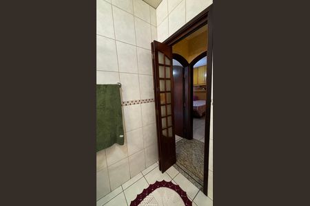 Banheiro de casa à venda com 4 quartos, 118m² em Parque Capuava, Santo André