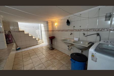 Casa à venda com 118m², 4 quartos e 4 vagas Casa à venda com 118m², 4 quartos e 4 vagasÁrea de Serviço - Porão