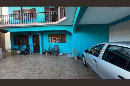 Casa à venda com 118m², 4 quartos e 4 vagas Casa à venda com 118m², 4 quartos e 4 vagasGaragem