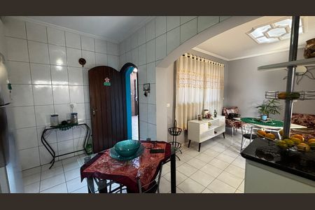 Casa à venda com 118m², 4 quartos e 4 vagas Casa à venda com 118m², 4 quartos e 4 vagasCozinha