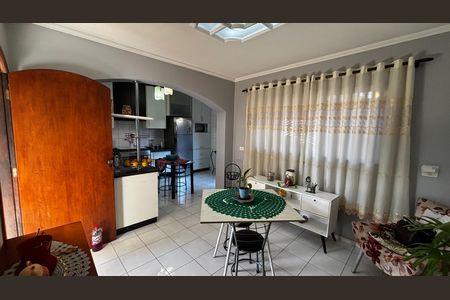 Casa à venda com 118m², 4 quartos e 4 vagas Casa à venda com 118m², 4 quartos e 4 vagasCozinha