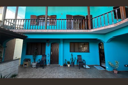 Casa à venda com 118m², 4 quartos e 4 vagas Casa à venda com 118m², 4 quartos e 4 vagasGaragem