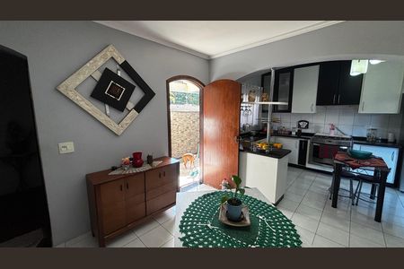 Casa à venda com 118m², 4 quartos e 4 vagas Casa à venda com 118m², 4 quartos e 4 vagasCozinha