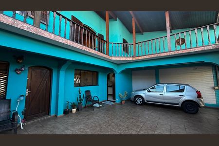 Casa à venda com 118m², 4 quartos e 4 vagas Casa à venda com 118m², 4 quartos e 4 vagasGaragem