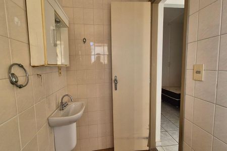 Banheiro de kitnet/studio à venda com 1 quarto, 30m² em Vila Itapura, Campinas