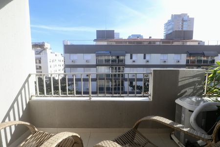 Apartamento para alugar com 92m², 3 quartos e 2 vagas Apartamento para alugar com 92m², 3 quartos e 2 vagasVaranda