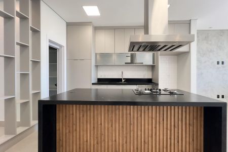 Casa de condomínio para alugar com 440m², 3 quartos e 4 vagas