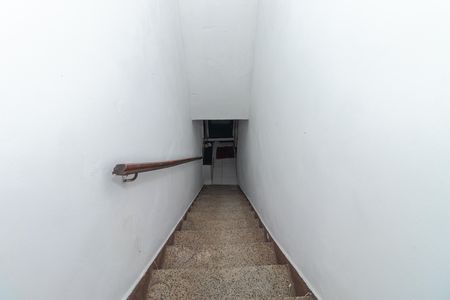 Casa para alugar com 50m², 1 quarto e 1 vaga Casa para alugar com 50m², 1 quarto e 1 vagaEscada