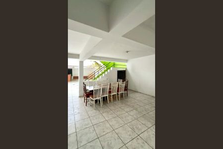 Casa à venda com 315m², 3 quartos e 8 vagas Casa à venda com 315m², 3 quartos e 8 vagasÁrea externa