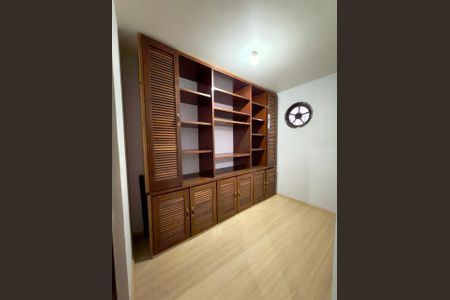 Quarto de casa à venda com 3 quartos, 315m² em Vila Vitória, Santo André