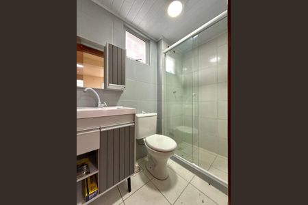 Banheiro de apartamento para alugar com 2 quartos, 40m² em Parque Santa Fé, Porto Alegre