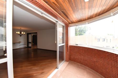 Apartamento à venda com 261m², 4 quartos e 2 vagasSacada da Sala