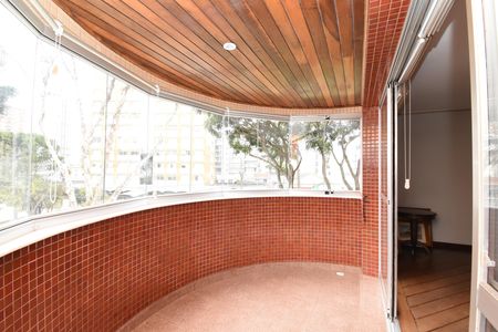 Apartamento à venda com 261m², 4 quartos e 2 vagasSacada da Sala