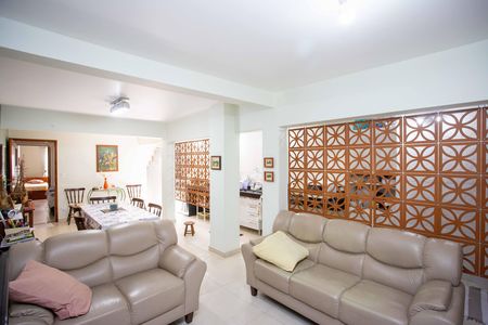 Casa à venda com 249m², 5 quartos e 4 vagasSala de TV Casa 2