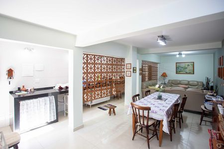Casa à venda com 249m², 5 quartos e 4 vagasSala de TV Casa 2