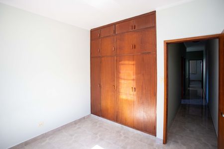 Casa à venda com 249m², 5 quartos e 4 vagasQuarto 2