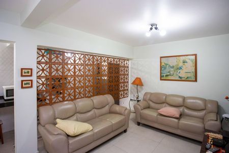 Casa à venda com 249m², 5 quartos e 4 vagasSala de TV Casa 2