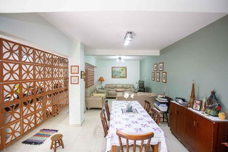 Casa à venda com 249m², 5 quartos e 4 vagasSala de TV Casa 2
