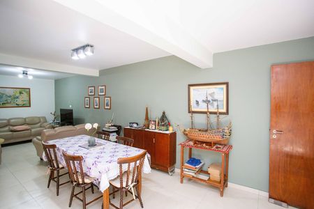 Casa à venda com 249m², 5 quartos e 4 vagasSala de TV Casa 2