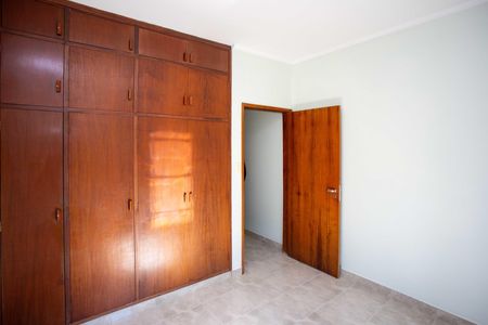Casa à venda com 249m², 5 quartos e 4 vagasQuarto 2