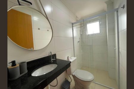 Banheiro de apartamento para alugar com 2 quartos, 53m² em Vila Caiçara, Praia Grande