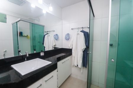 Casa de condomínio à venda com 249m², 3 quartos e 3 vagas Casa de condomínio à venda com 249m², 3 quartos e 3 vagasBanheiro casa 2
