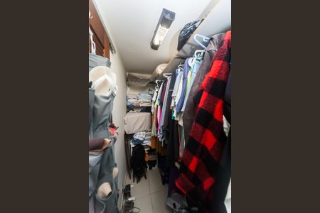 Casa de condomínio à venda com 249m², 3 quartos e 3 vagas Casa de condomínio à venda com 249m², 3 quartos e 3 vagasCloset da suíte casa 2