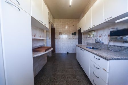 Casa de condomínio à venda com 249m², 3 quartos e 3 vagas Casa de condomínio à venda com 249m², 3 quartos e 3 vagasCozinha