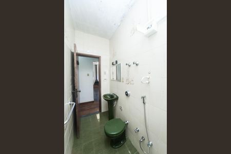 Casa de condomínio à venda com 249m², 3 quartos e 3 vagas Casa de condomínio à venda com 249m², 3 quartos e 3 vagasBanheiro Social