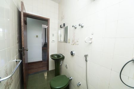 Casa de condomínio à venda com 249m², 3 quartos e 3 vagas Casa de condomínio à venda com 249m², 3 quartos e 3 vagasBanheiro Social