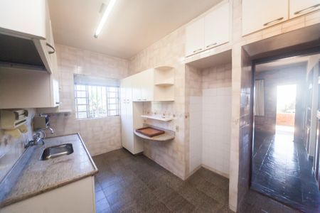 Casa de condomínio à venda com 249m², 3 quartos e 3 vagas Casa de condomínio à venda com 249m², 3 quartos e 3 vagasCozinha