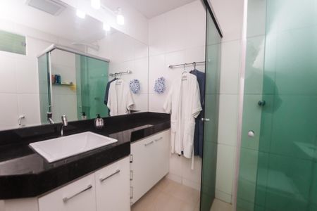 Casa de condomínio à venda com 249m², 3 quartos e 3 vagas Casa de condomínio à venda com 249m², 3 quartos e 3 vagasBanheiro casa 2