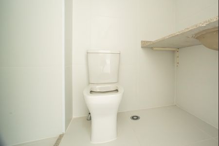 Studio para alugar com 30m², 1 quarto e sem vaga Studio para alugar com 30m², 1 quarto e sem vagaBanheiro