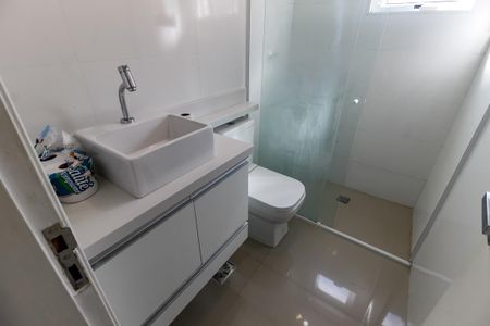 Banheiro de apartamento para alugar com 2 quartos, 50m² em Real Parque, São Paulo
