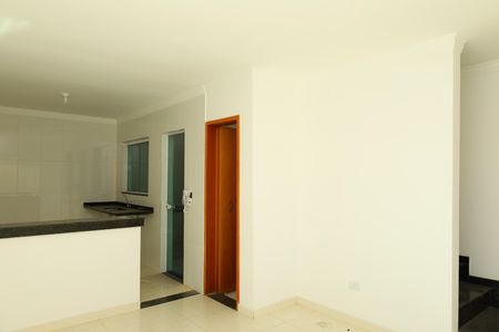 Sala de casa de condomínio para alugar com 2 quartos, 68m² em Itaquera, São Paulo