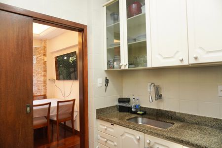 Cozinha  de apartamento à venda com 3 quartos, 98m² em Santo Antônio, Belo Horizonte
