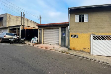 Casa para alugar com 75m², 2 quartos e sem vaga Casa para alugar com 75m², 2 quartos e sem vagaFachada